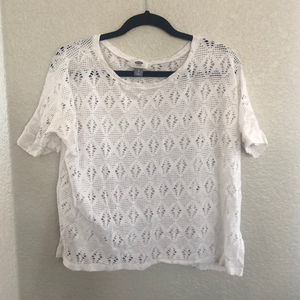 White shirt sleeve shirt